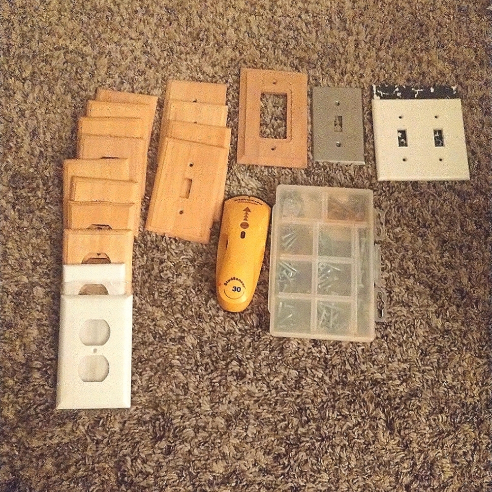 Outlet covers, with the fixings